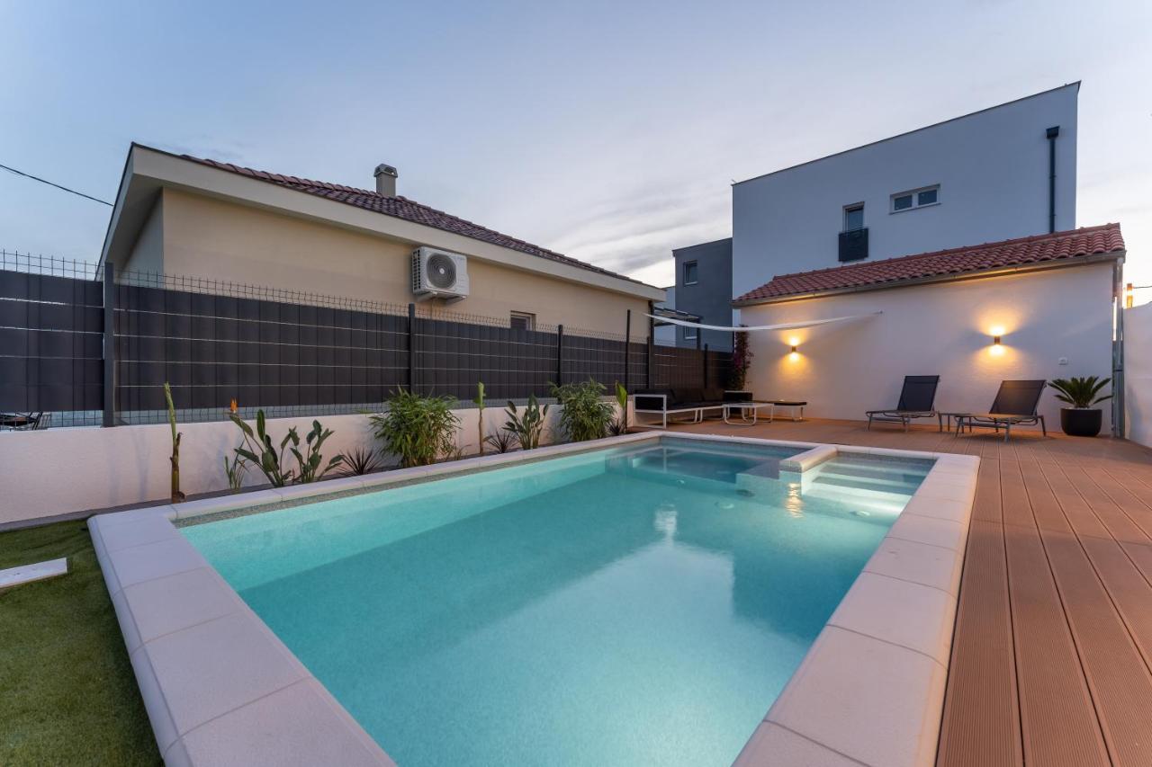 Bernie Apartments With A Pool Zadar Dış mekan fotoğraf